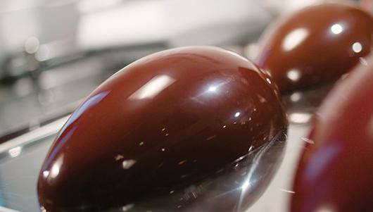 spray gun for super glossy and coloured moulded chocolates