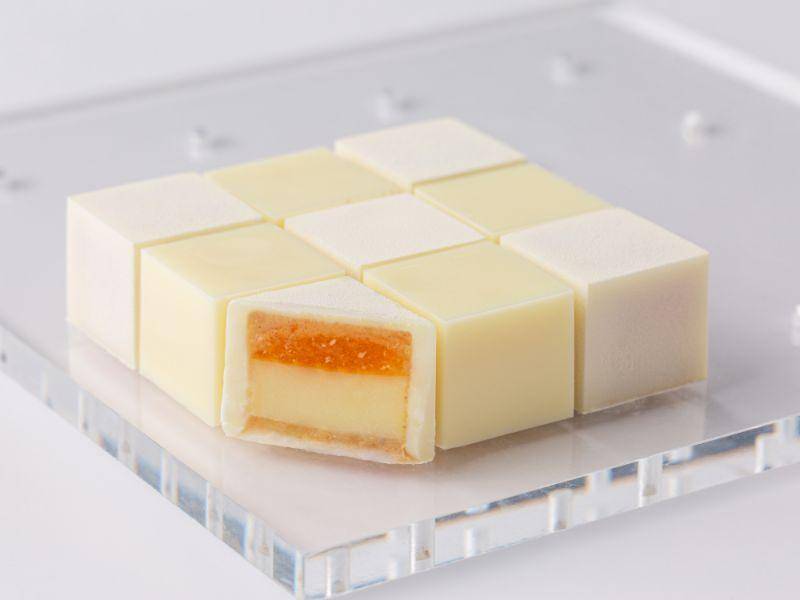 Корпусная конфета "Белый кунжут и лимон" от Дарьи Груздевой