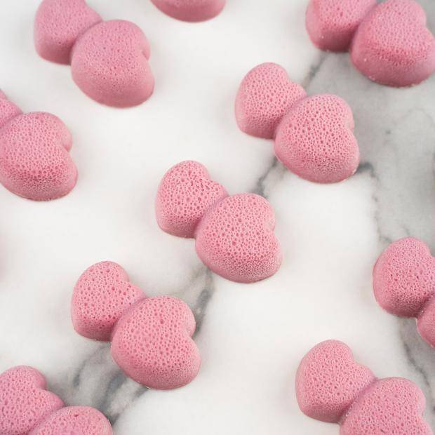 Praline ruby, raspberry citrus & pistachio photo